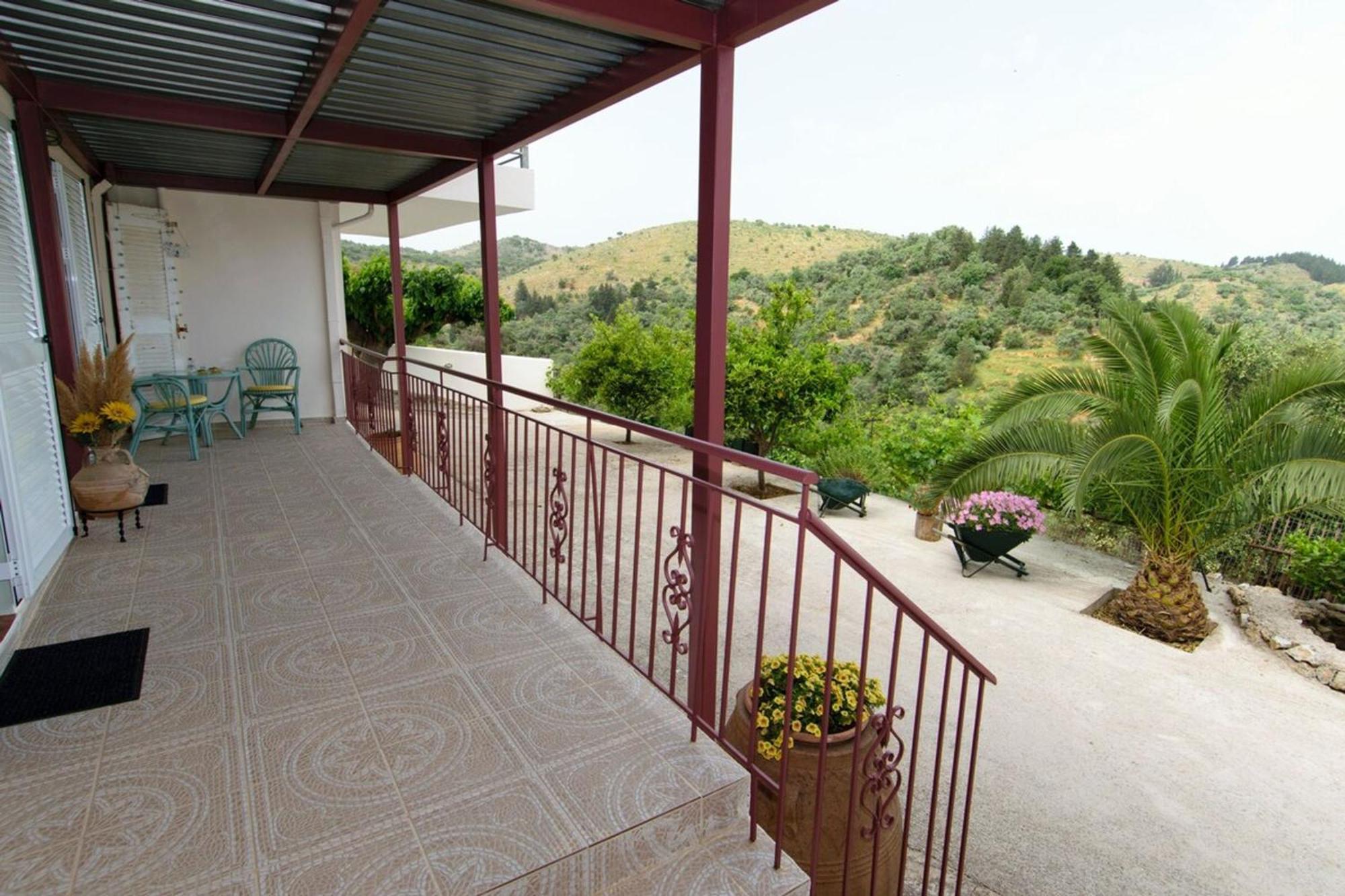Aoria Traditional House With Stuning Mountain View Loulos Exterior photo